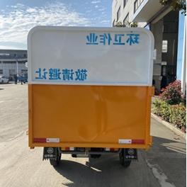 三輪側(cè)翻桶清運(yùn)車 4.2立方
